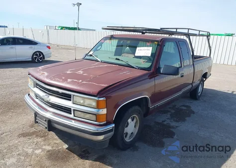 1998 Chevrolet C1500 Fleetside z USA, uszkodzony, nr VIN 2GCEC19R5W1151255